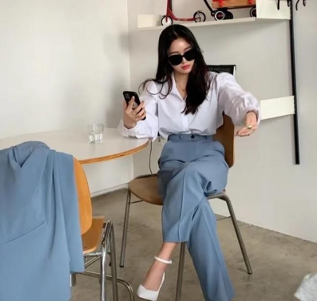  #一大#穿阔腿裤怎么上厕所？这一大难题终于得到了解决！