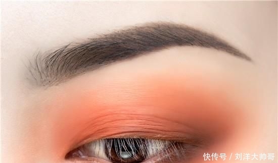  『眼妆』今天的眼妆分享,请你们注意查收!快点来学吧,简单易学一学就会。