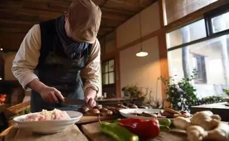  『小院』20多岁的年龄差距，却把一个破烂的农家小院变成了“桃花源”