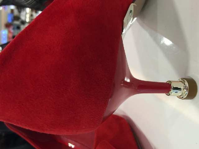 高跟鞋的跟现在都做成这样了，看来我真的是outo啦