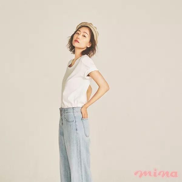 推荐给穿不惯衬衫、吊带衫的MM 12种令人秒变时髦的基础款白T穿衣