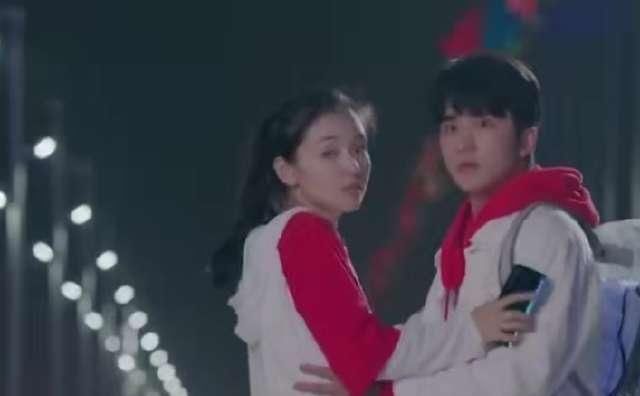 黎语@《冰糖炖雪梨》：尴尬，黎语冰和棠雪接吻被爸妈撞见