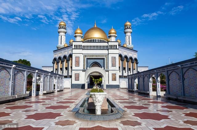 面积比上海还小，建国35年成亚洲最富有国家，却是滴酒不沾的国度