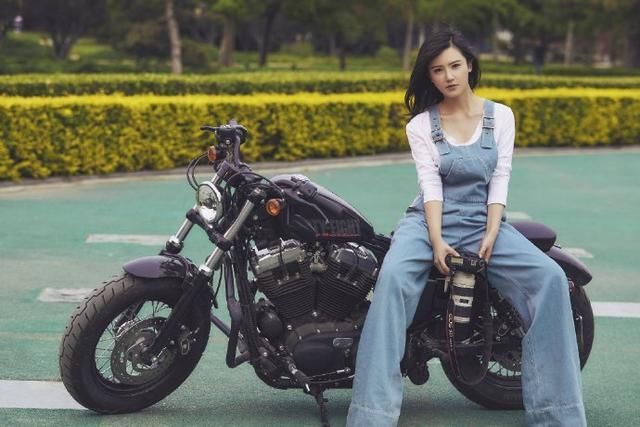 早秋不愁没裤穿 看杨幂袁珊珊刘诗诗金小妹的牛仔裤N种搭配