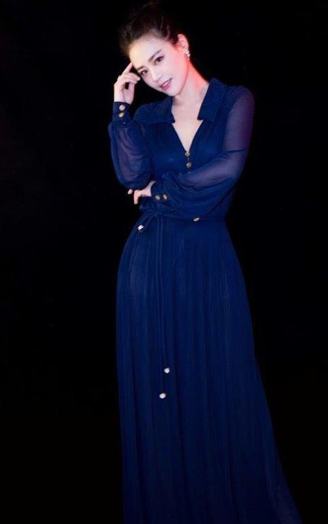 马思纯真会玩，把餐厅的“吊牌”挂在耳朵上，这么重打脸不疼吗？