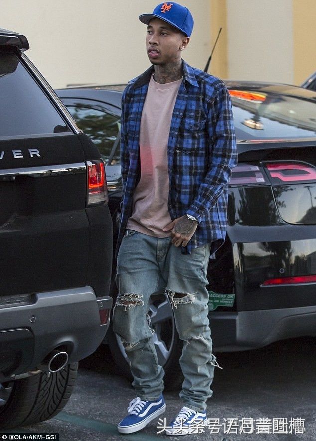 19岁金小妹Kylie换新发色 与男友及其儿子外出其乐融融!