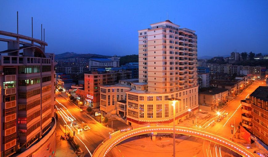 湖南郴州一个县，和广东韶关接壤，拥有莽山景区