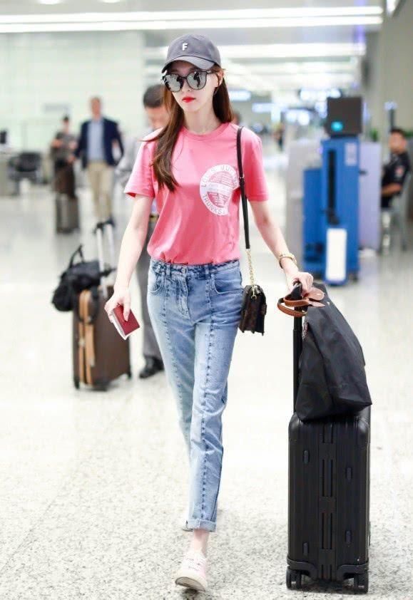 佟丽娅又接回了长发，侧颜撞脸唐嫣，气质却胜过唐嫣!