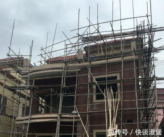 广东小伙子砸36万自建两层半小别墅, 完工后却还是全村最穷的一户