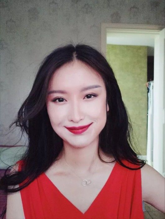 重庆姑娘化妆术惊呆网友，模仿蒙娜丽莎、C罗等全都惟妙惟肖