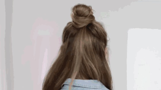 baby杨幂关晓彤竟看不出年龄差？原来她们扎了同款发型！