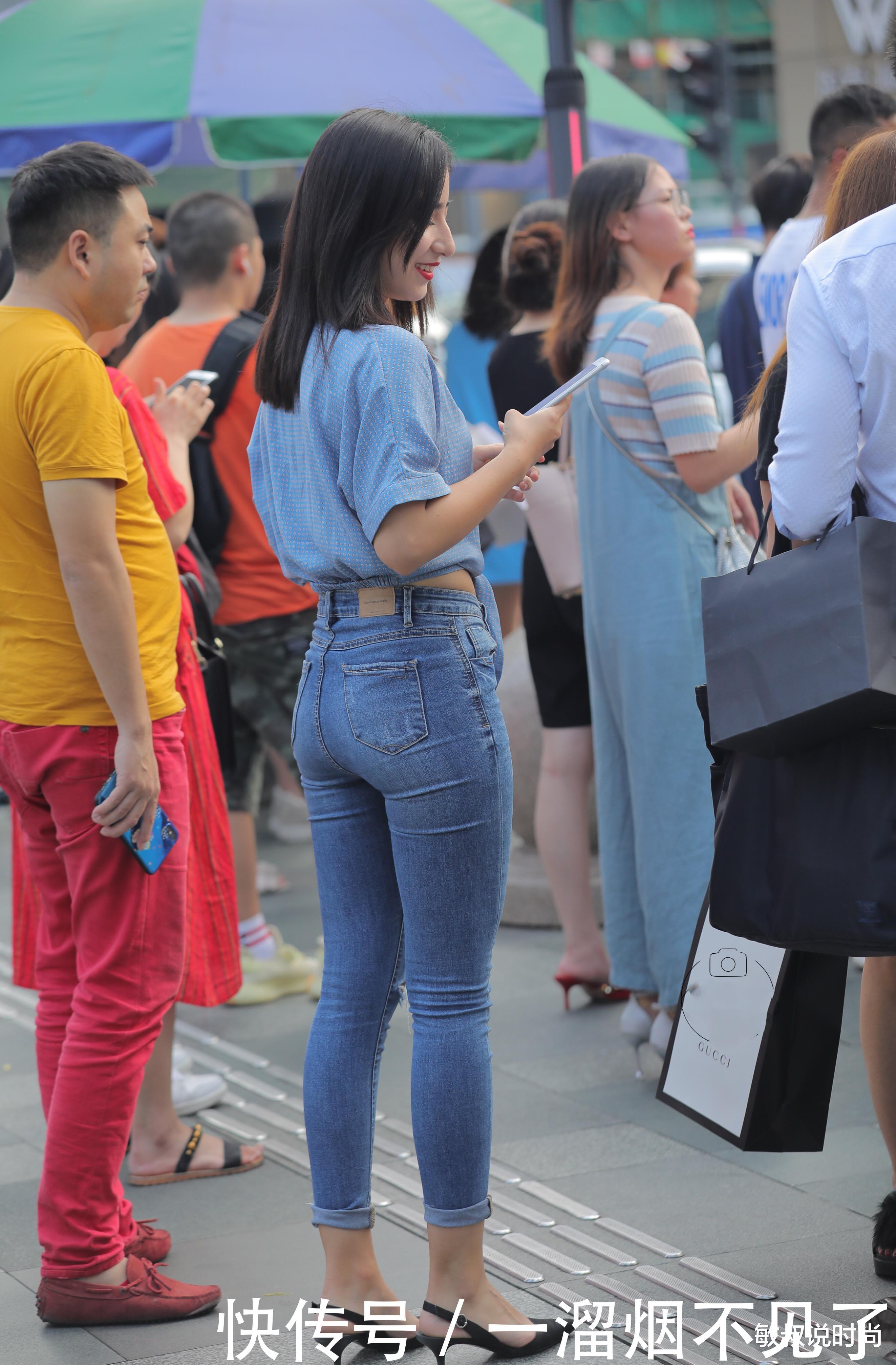 『姐姐穿』30岁还像个小女孩,穿“乖宝宝”衬衫,笑起来令人心动