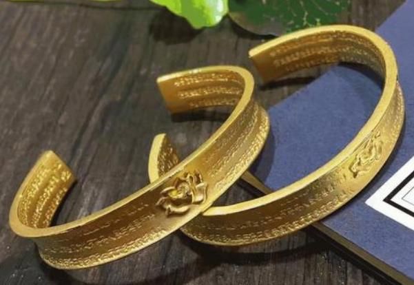  易变形■“黄金手镯”选购多少克的合适？行家从这“3点”为你解答！