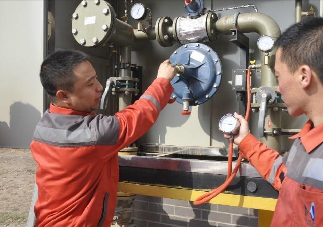 夏天供暖公司不供暖时，员工都在做什么？说出来你都不一定相信