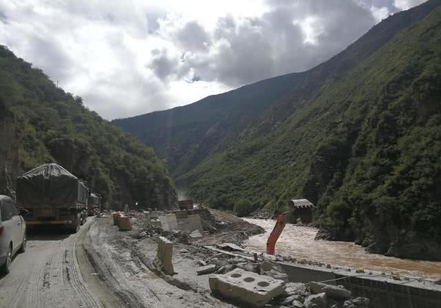 川藏线自驾游想耍野路子就选择丰田霸道,它是如何称霸越野路线的