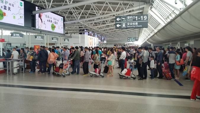  「高铁站」高铁可以刷身份证进站，为何还那么多人取票呢？