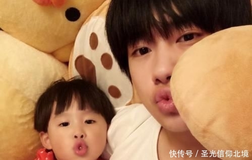 「多网友都表示」别再说千玺弟弟长得好看了,求你看看焉栩嘉弟弟的照片,才知啥是神颜