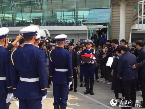 湖北籍救火英雄汪耀峰魂归故里