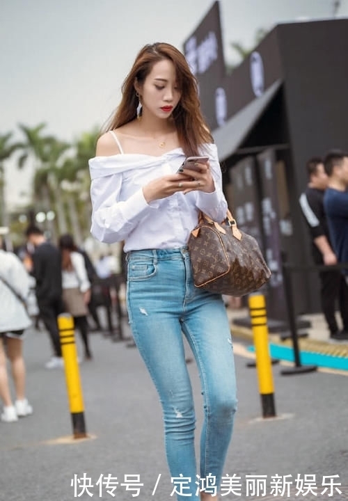 适合|街拍:最适合穿牛仔裤的身材,这曲线看得我差点错过公交车!