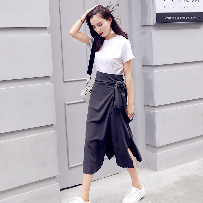 显气质的一款连衣裙，赚足回头率，充满了时尚优雅的美感