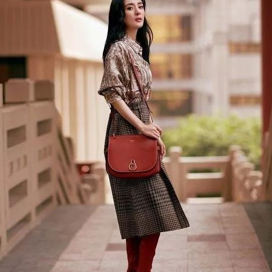 王菲和袁泉气质出众的秘诀：花几十万整容不如先解决这些？！