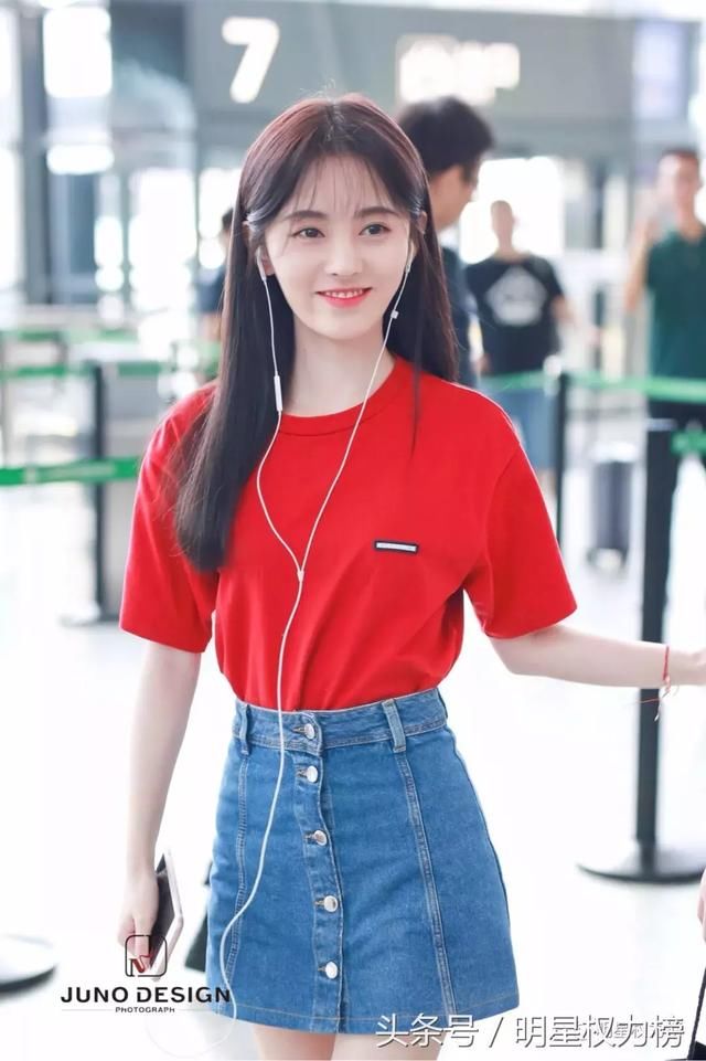 女明星私服PK，穿搭效果最佳的竟是她？