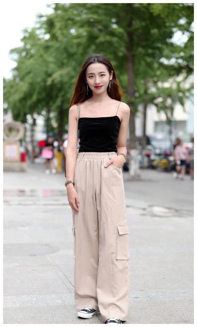 街拍：图1小巧可人，图4时尚大方，图6白皙美女开叉长裙性感迷人