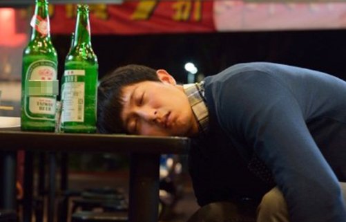  酒后驾驶@喝完一瓶啤酒到底要多久才能开车？老司机：记住这个时间，别乱来