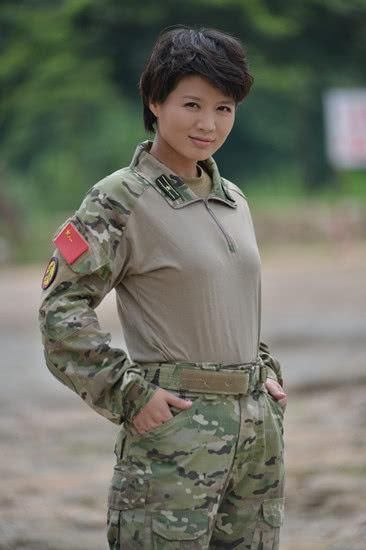 中擔任女隊長,深受觀眾們喜愛,由於出道以來拍攝的都是一些軍旅戲