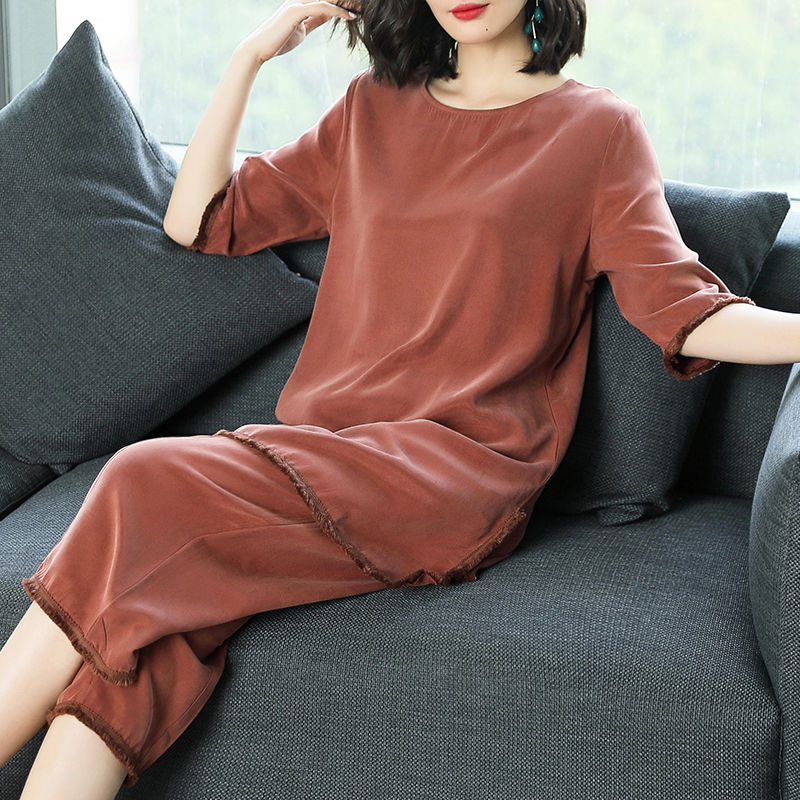 立秋后，小个子女人多穿这样的阔腿裤套装，丰满有魅力，美爆