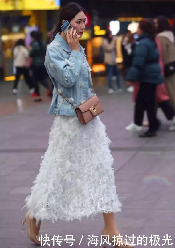  「流下来」街拍当眼泪流下来，才知道，分开也是另一种明白！