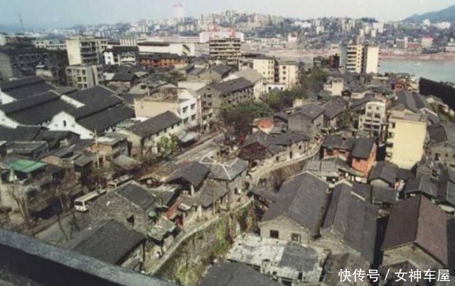  「我国」我国一座直辖市，由四座地级市合并而来