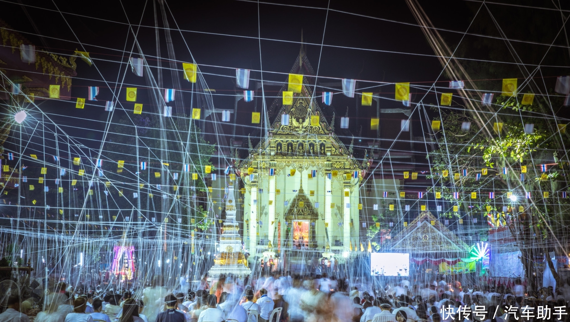 老挝的珍宝,却供奉在泰国寺庙中,还会举办盛大的祈福仪式