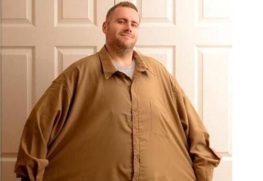 400斤男子20年没洗澡！15个月瘦一半终于能进浴缸了