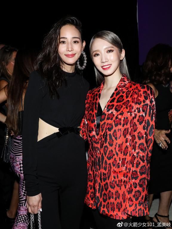 纽约时装周:张钧甯意外秀水蛇腰 景甜、孟美岐、何穗坐第一排