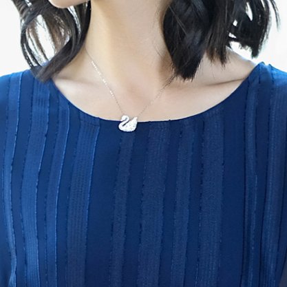 足足等了一月，终于等到这么减龄“秋裙”!70后穿忒嫩美