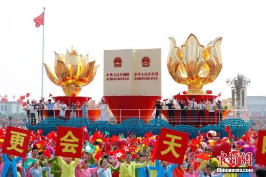  [历史机遇]面对历史机遇 霍启刚指青年应投身维护香港繁荣稳定