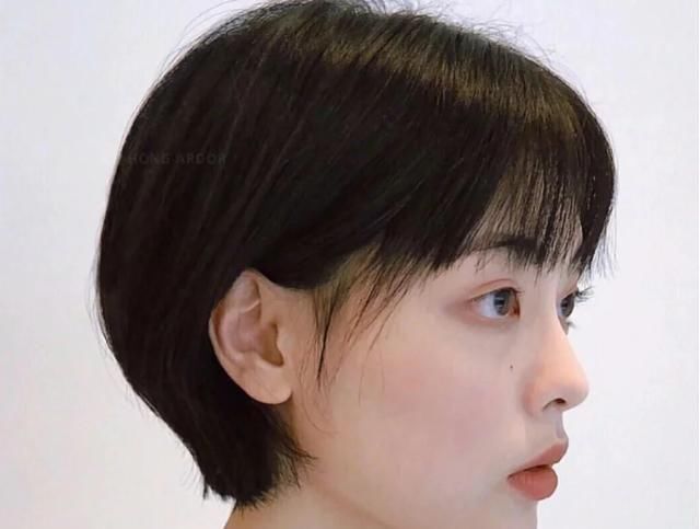  「修颜」男生韩式中分发型怎么弄很简单的 梳中分男发要么复古要么修颜