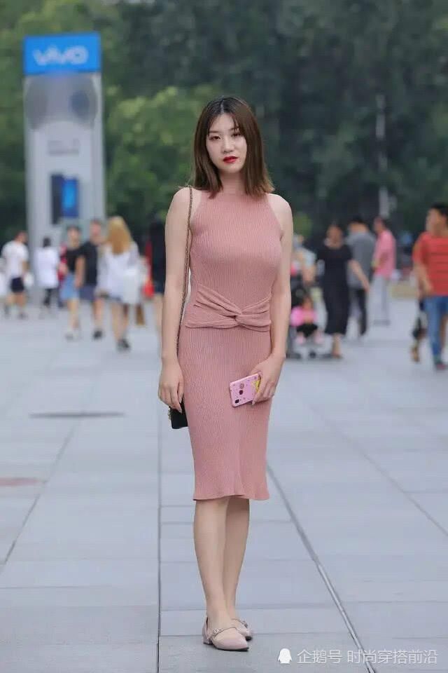『针织』束腰贴身的针织裙,遮肉又显瘦,“大象腿”的女孩有救了!