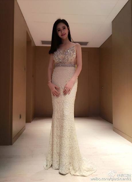 39岁秋瓷炫真会穿！170身高穿出2米的感觉，网友：长腿女神！