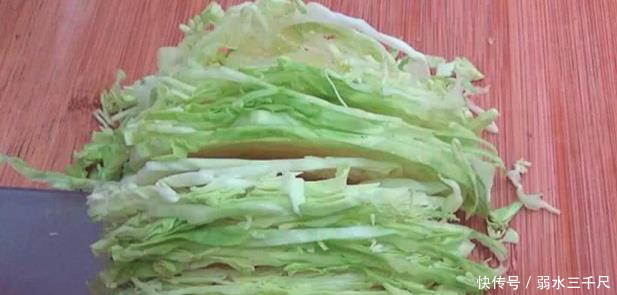  『制作出来』包菜最好吃的做法，加上两个鸡蛋，比肉还美味