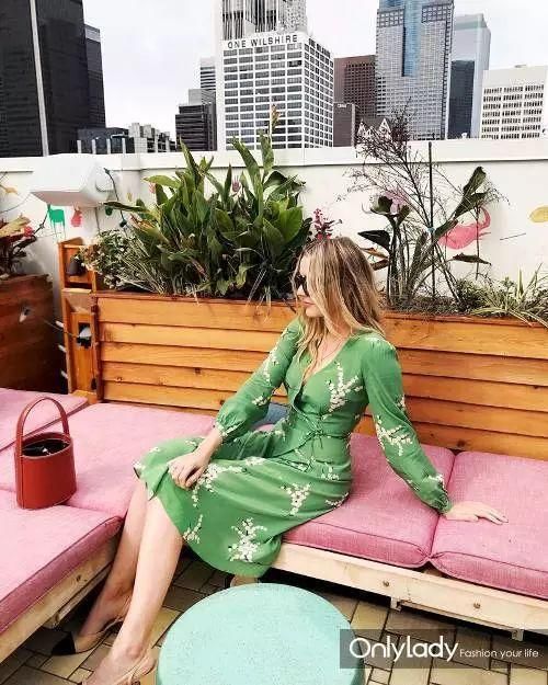 我最喜欢你什么样子?穿连衣裙的样子!