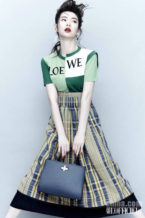 戚薇登时装杂志封面 帅气演绎"冷都女"
