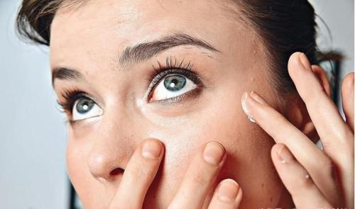 意外长痘除不掉?螨虫作祟,每天洗脸用“它”抹一抹祛除痘痘