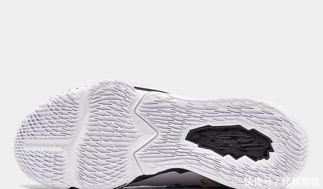  『入手』愚人节登场！这款简约奢华的 LeBron 17 Low 你会入手吗？