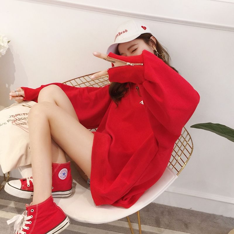 会打扮的女人都不穿裙子了,现在流行下面这时髦卫衣,简直美炸天