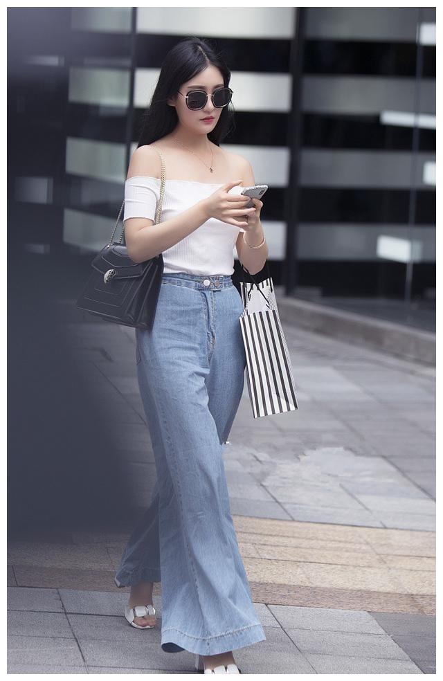 街拍:穿着干练美丽性感的小姐姐,甜美纯洁的感觉!