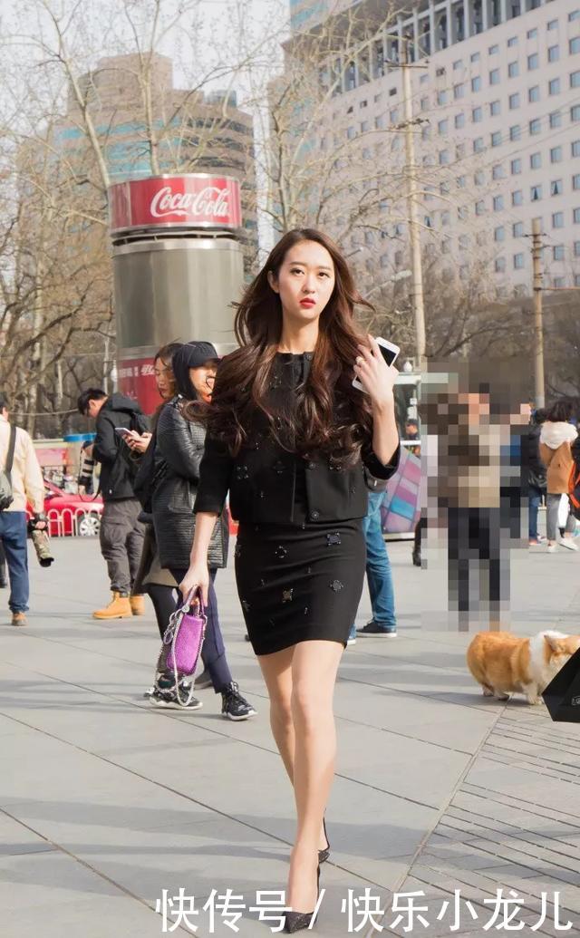 『身上穿着一』街拍:美女一双一字带高跟鞋穿在脚上,让她走路的姿态犹如女王一般