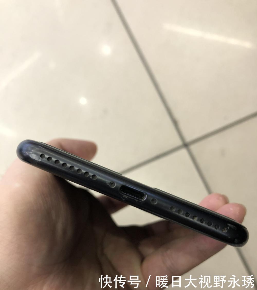 网友在二手平台买iPhone7Plus, 面交后才知道水