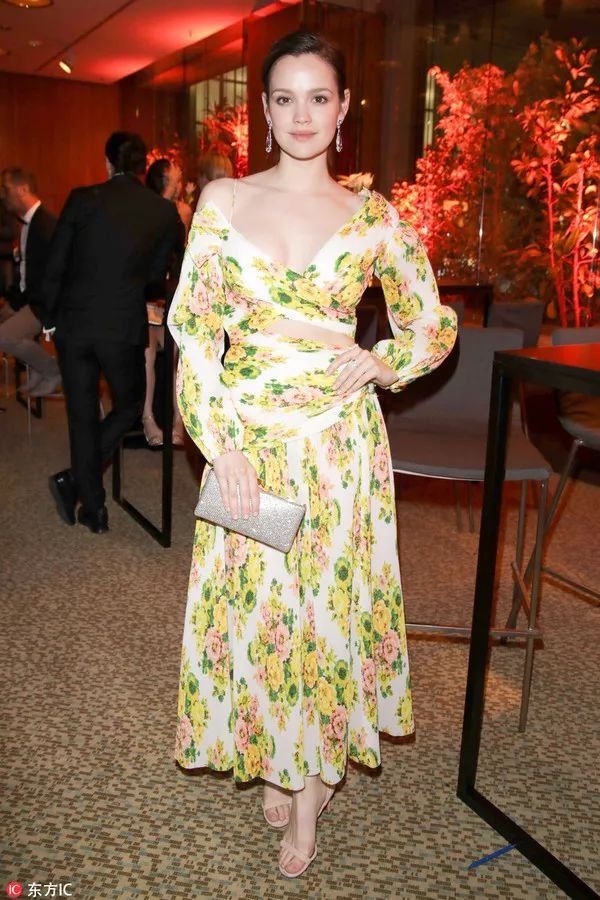 这一届连衣裙中的小清新，茶歇裙让你美得不可方物